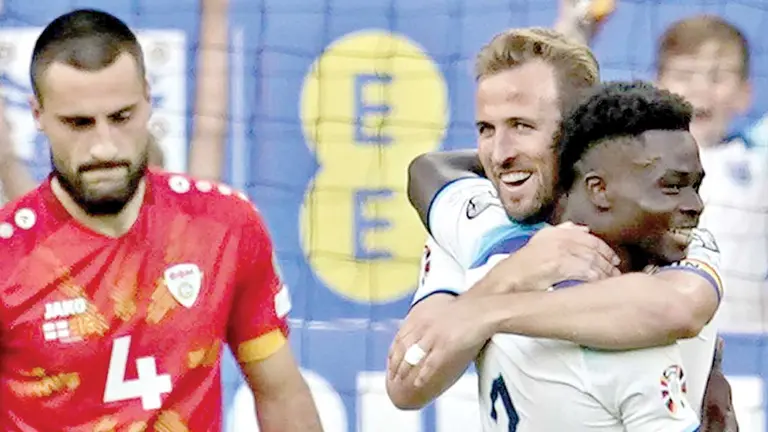 Kane y Saka celebran una diana de los brit&aacute;nicos./ MUNDO DEPORTIVO