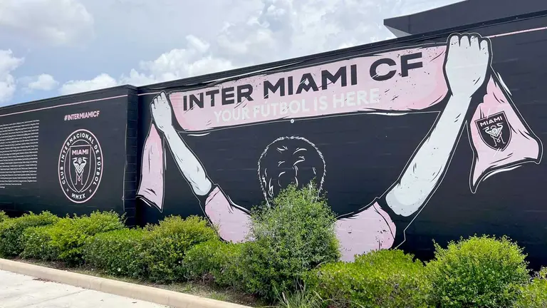 Fotografía de un mural del Inter Miami en el estadio DRV PNK, en una fotografía de archivo, en Fort Lauderdale (EEUU)./ EFE