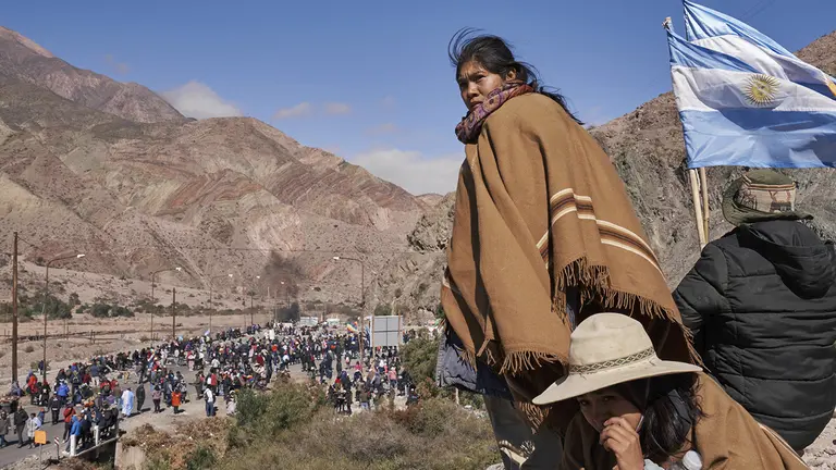 Integrantes de comunidades originarias de la provincia de Jujuy (Argentina) fueron registrados este jueves, 22 de junio./ EFE