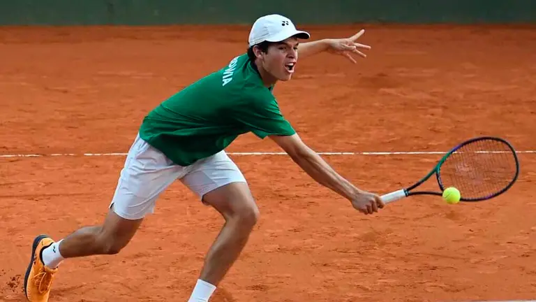 Juan Carlos Prado, durante una acci&oacute;n de juego con la Verde. Copa Davis