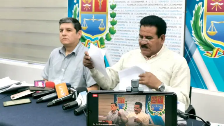 Los asamble&iacute;stas del ala evista Sergio de la Zerda y Juan Carlos Irahola. / MELISSA REVOLLO ARCHIVO