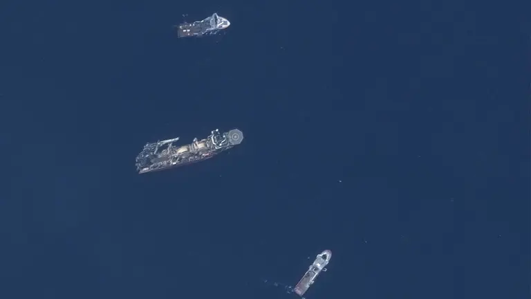 Una imagen de sat&eacute;lite proporcionada por Maxar Technologies muestra las operaciones de b&uacute;squeda y rescate asociadas con el sumergible Tit&aacute;n, en una fotograf&iacute;a de archivo./ EFE