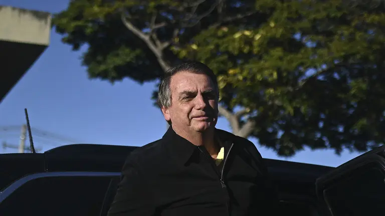 El expresidente de Brasil, Jair Bolsonaro, llega este 29 de junio de 2023 al aeropuerto de Bras&iacute;lia (Brasil)./ EFE