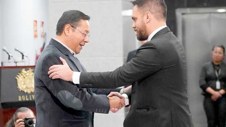 El presidente del Estado Luis Arce y el ministro de Gobierno, Eduardo del Castillo./ URGENTE.BO