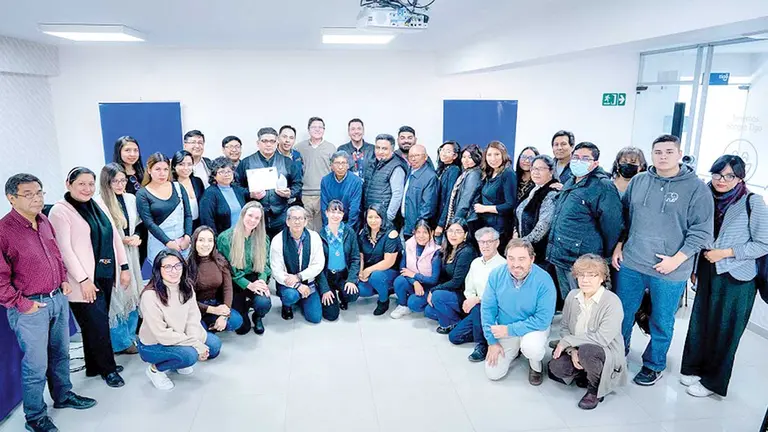 Algunos profesionales que fueron parte del curso de periodismo digital./ CORTES&Iacute;A