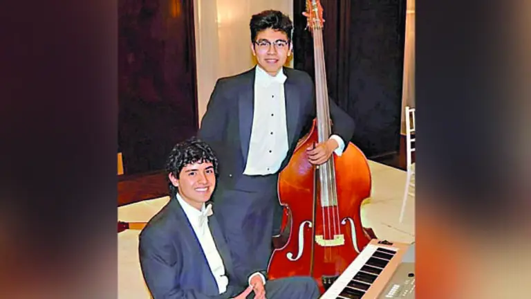 Pablo Cáceres y Fernando López durante un concierto del Requiem de Mozart.  / CORTESÍA