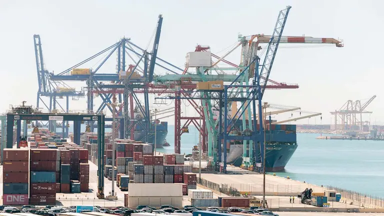 El principal destino de las ventas fue Asia, con 73.650 millones de dólares, de las que China se quedó como 50.700 millones de dólares. Fotografía de archivo. EFE