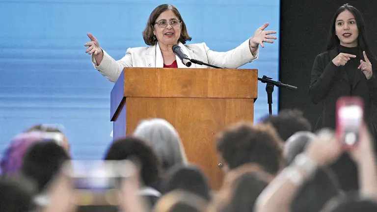 La ministra de Mujeres de Brasil, Cida Gon&ccedil;alves, en la ceremonia de sanci&oacute;n de la ley que establece igualdad salarial entre mujeres y hombres./ EFE