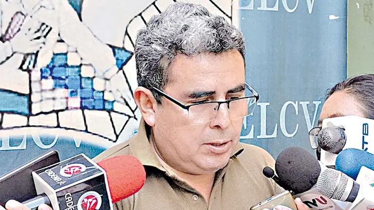 Jhonny Coca, jefe del DIC de la FELCV de Cochabamba, durante una conferencia./ OPINI&Oacute;N