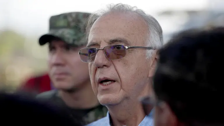 El ministro de defensa de Colombia Iván Velásquez asiste a un consejo especial de seguridad en Buenaventura (Colombia)./ EFE