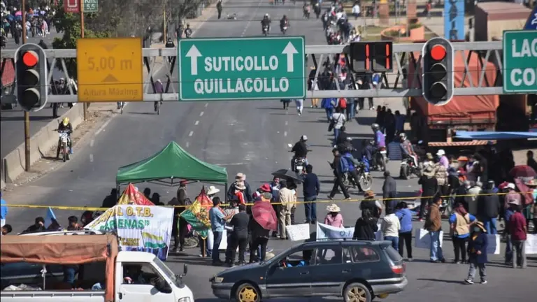 Bloqueos en la avenida Blanco Galindo. NO&Eacute; PORTUGAL