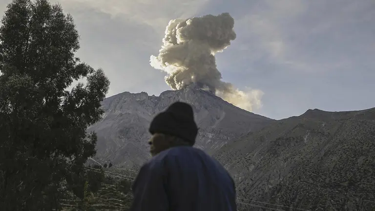 Fotograf&iacute;a de archivo del volc&aacute;n Ubinas, el 5 de julio de 2023, desde el pueblo de Ubinas, en Moquegua (Per&uacute;)./ EFE