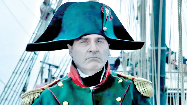Joaqu&iacute;n Phoenix, el protagonista del filme "Napole&oacute;n"./ FOTOGRAMAS