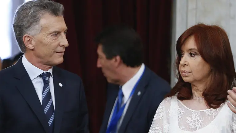 Mauricio Macri (i) y Cristina Fern&aacute;ndez, en un evento pasado./ EFE