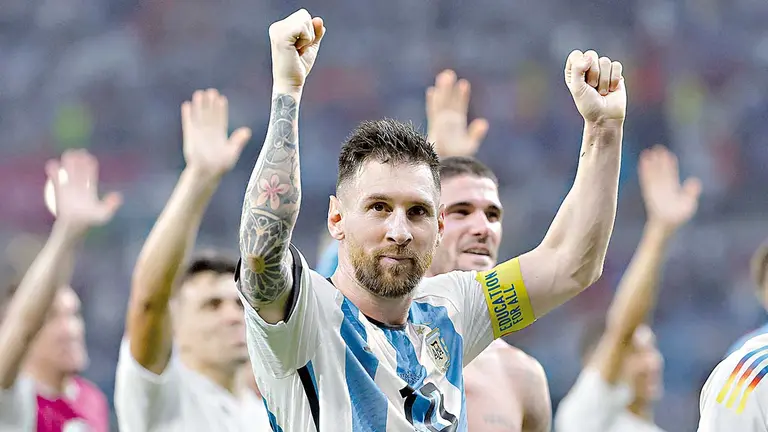 Lionel Messi festeja una victoria con la selecci&oacute;n argentina, durante Catar 2022./ EFE