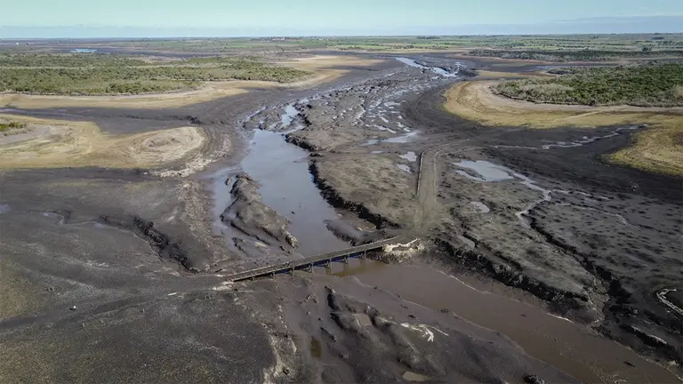 Fotograf&iacute;a de archivo de del embalse Paso Severino afectado por la sequ&iacute;a, el 8 de julio de 2023, en Canelones (Uruguay)./ EFE