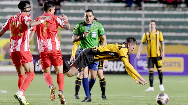 Incidencias del partido entre The Strongest vs Independiente jugado en el estadio Hernando Siles./ APG