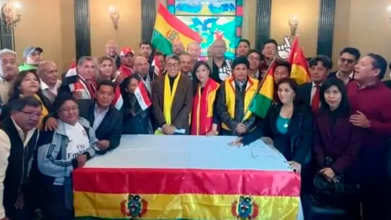 El nuevo partido pol&iacute;tico luego de su conferencia de prensa. RRSS