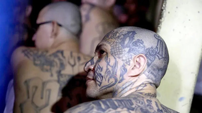 Pandilleros del Barrio 18 en una celda del Complejo Penitenciario en Izalco (El Salvador), en una fotografía de archivo./ EFE