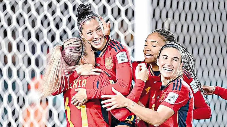 La Roja celebra un gol de su capitana, Hermoso./ FIFA