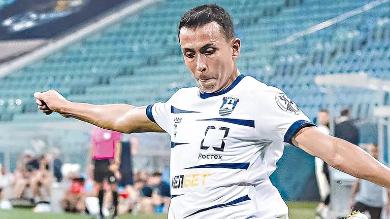 Roberto Fern&aacute;ndez, en una acci&oacute;n de partido./ BALTIKA FC