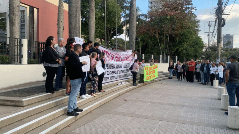 Ciudadanos, conmocionados con el caso de abuso sexual en un colegio de Santa Cruz. ASUNTOS CENTRALES