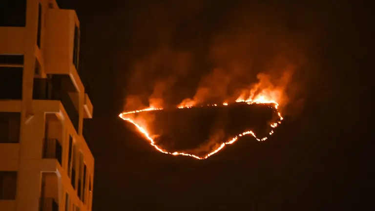 Vista del incendio en el Parque Tunari./ DICO SOL&Iacute;S