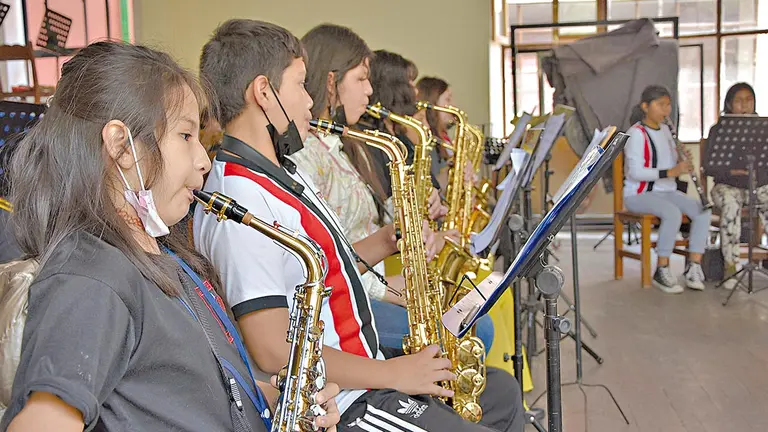 Estudiantes del Instituto de Educaci&oacute;n Integral y Formaci&oacute;n Art&iacute;stica Eduardo Laredo./ ARCHIVO