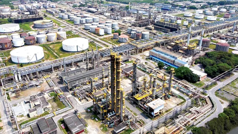 Fotograf&iacute;a de archivo de la refiner&iacute;a de Petrobras en Duque de Caxias (REDUC), en R&iacute;o de Janeiro, Brasil./ EFE