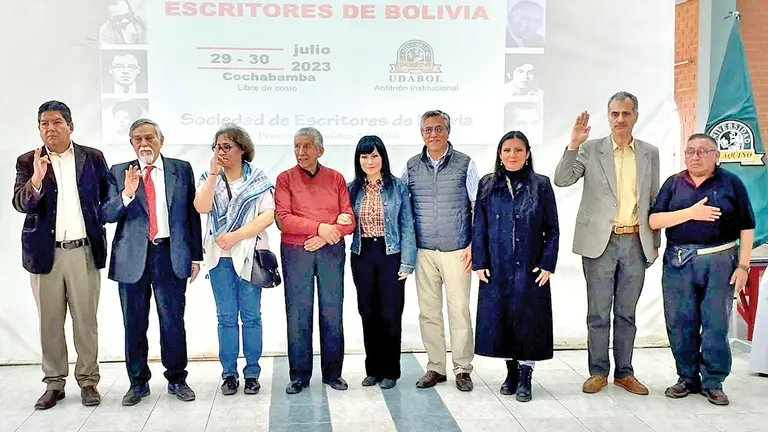 Representantes elegidos en el I Congreso Nacional de Escritores de Bolivia./ CORTES&Iacute;A