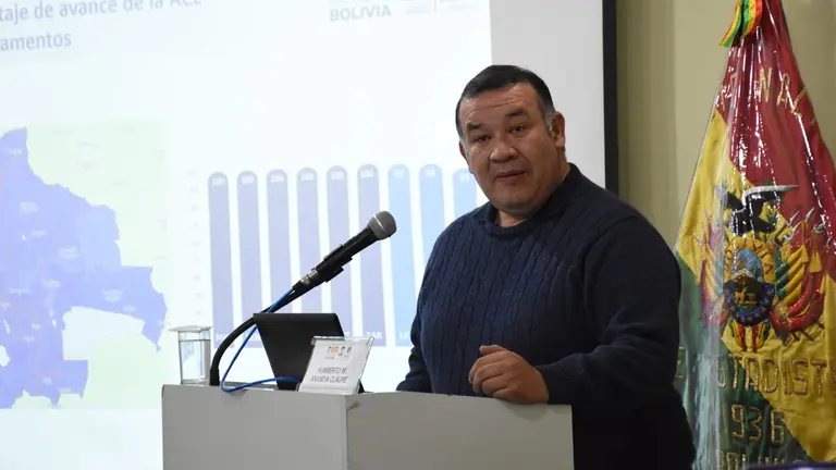 El director ejecutivo del INE, Humberto Arandia, en conferencia de prensa./ ABI