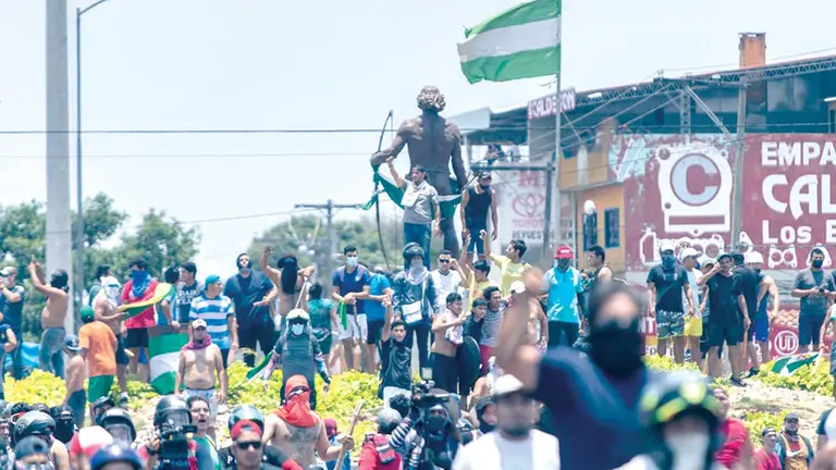 Los bloqueos en Santa Cruz derivaron en hechos de violencia./ ARCHIVO/APG