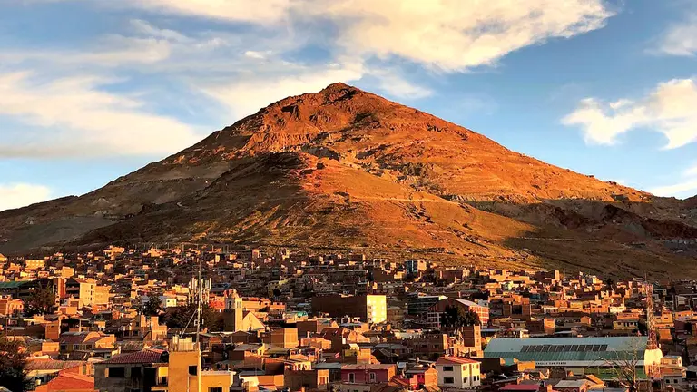 Vista panor&aacute;mica del Cerro Rico, en Potos&iacute;./ DOLY LEYT&Oacute;N/ TRIPADVISOR/ VIATGELOVERS