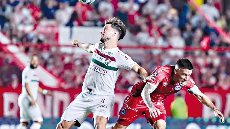 Una jugada del duelo de ida que acabó 1-1 en Argentina./ EFE