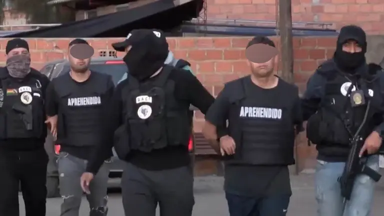 Aprehendidos en Cochabamba, que fueron trasladados a La Paz./ CAPTURA DE VIDEO UNITEL