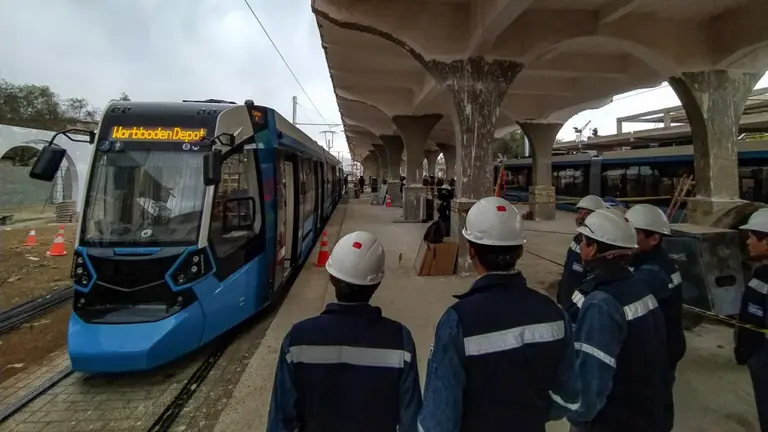 Llegada del primer vag&oacute;n del Tren Metropolitano a la Estaci&oacute;n Central Ferroviaria de San Antonio. DICO SOL&Iacute;S