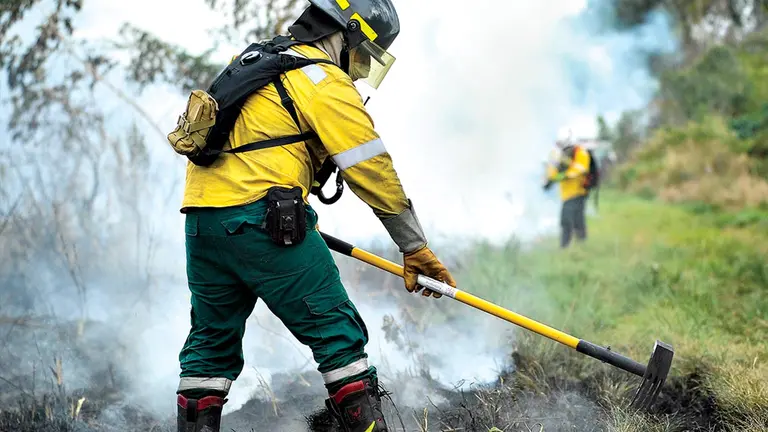 Un incendio cerca del aeropuerto de Viru Viru./ APG