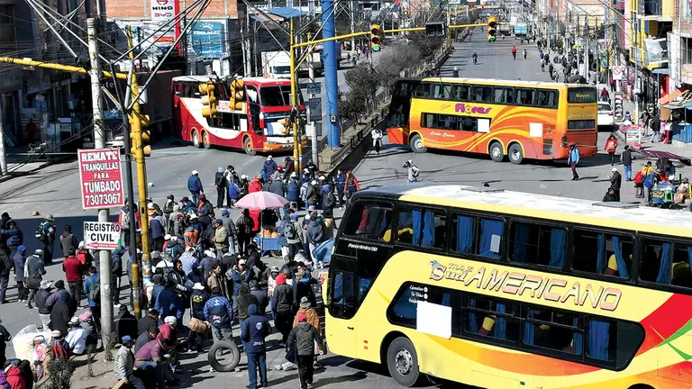 Los bloqueos en El Alto, en su primera jornada./ APG