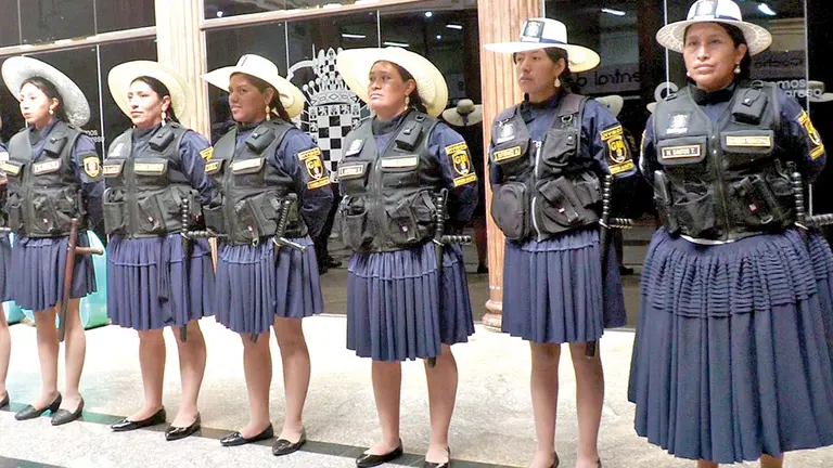 Mujeres parte de la Guardia Municipal de la ciudad de Cochabamba./ ALCALD&Iacute;A