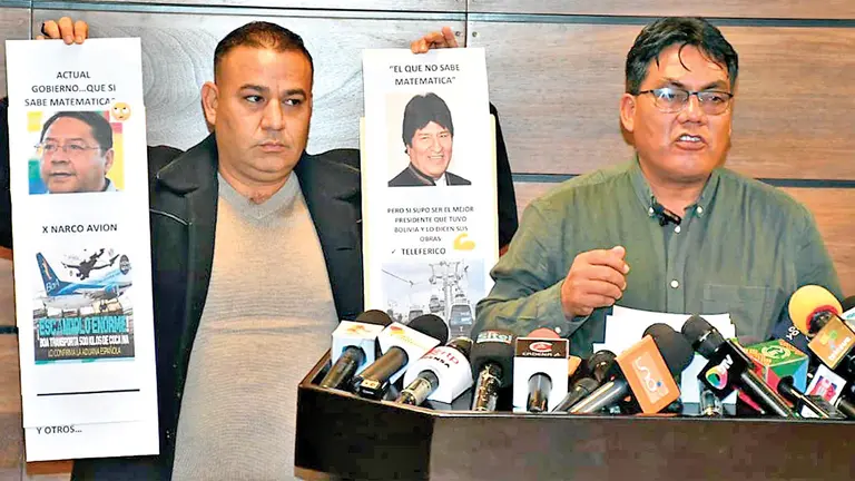 Los diputados del MAS Anyelo C&eacute;spedes y H&eacute;ctor Arce en una conferencia de prensa./ APG