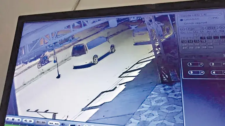 C&aacute;maras de vigilancia lograron capturar el veh&iacute;culo utilizado en el secuestro del ni&ntilde;o./ CORTES&Iacute;A