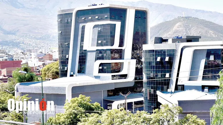Instalaciones de la Gobernaci&oacute;n de Cochabamba./ NO&Eacute; PORTUGAL
