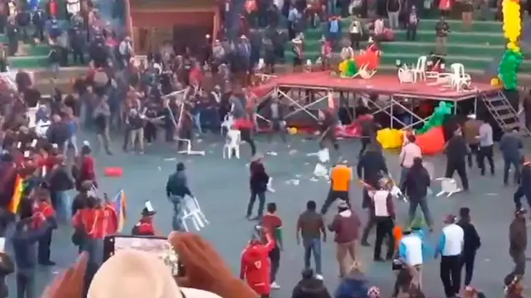 Momentos de tensión en el XVIII Congreso de la CSUTCB./ CAPTURA DE VIDEO