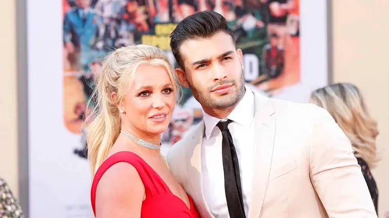 La cantante Britney Spears junto a Sam Asghari, en una fotograf&iacute;a de archivo. EFE