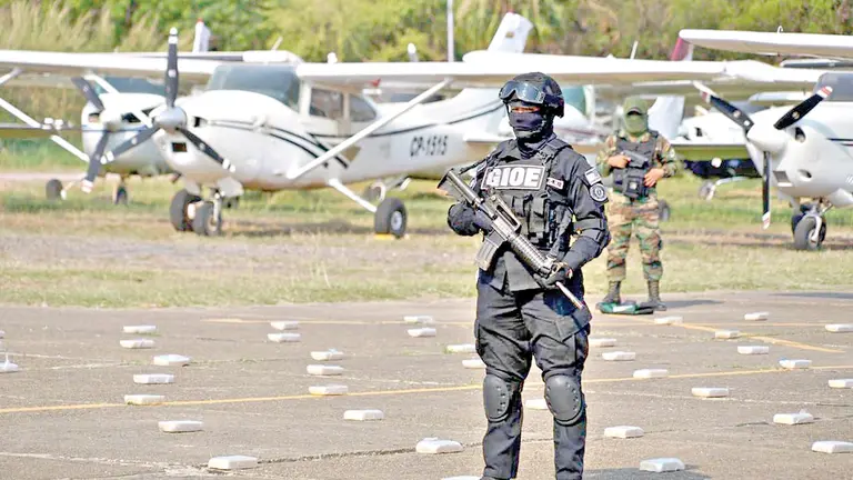 En un operativo llevado a cabo en Beni, se incautaron avionetas y droga./ MINISTERIO DE GOBIERNO