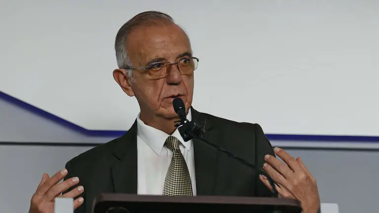 El ministro de Defensa de Colombia, Iv&aacute;n Vel&aacute;squez, en una fotograf&iacute;a de archivo./ EFE