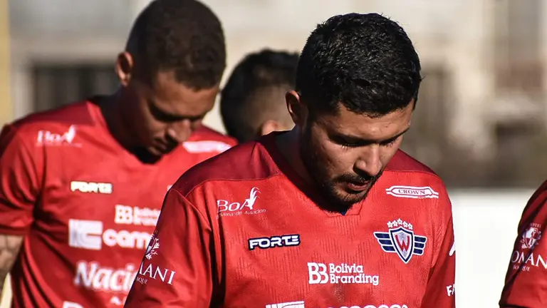 Jugadores de Wilstermann, tras el empate ante FC Universitario./ DICO SOL&Iacute;S