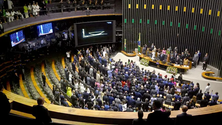 Fotografía de archivo en la que se registró una toma general de una sesión plenaria de la Cámara de Diputados de Brasil, en la sede del Congreso Nacional, en Brasilia./ EFE