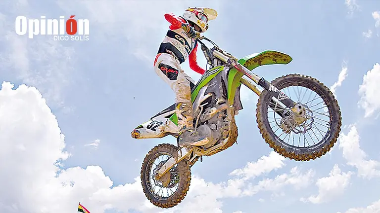 Foto referencial de una competencia nacional de motociclismo en la Llajta./ ARCHIVO DICO SOL&Iacute;S