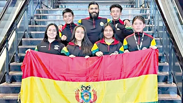 La delegación nacional de karate, en Chile./ FEBOKA